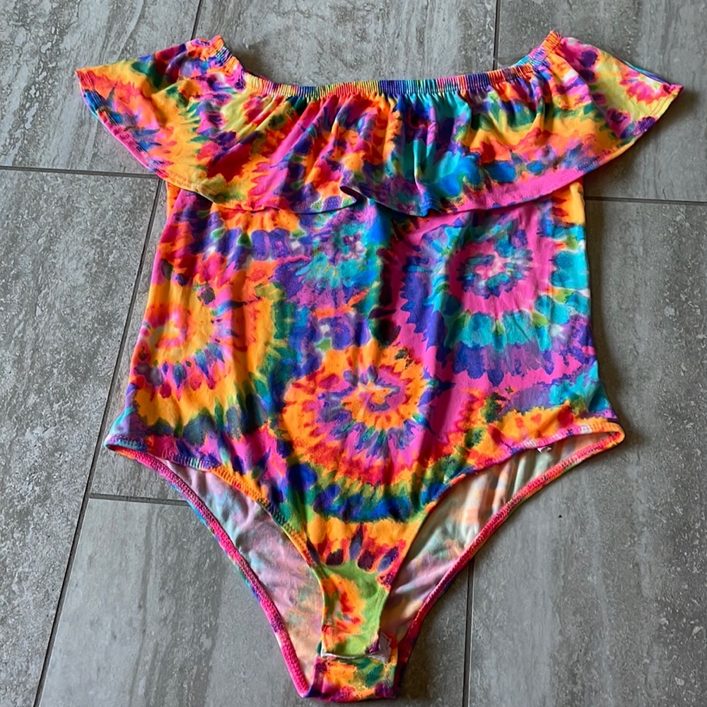 Discreet colorful tie dyed ruffles,bodysuit off shoulder for juniors
